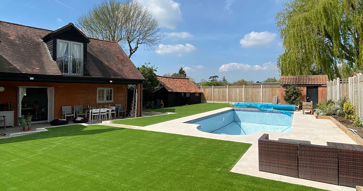 8 Artificial Grass Ideas to Take Your Garden to the Next Level